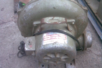 ตัวเป่าลมขนาดหน้า 2.5 นิ้วลมแรงครับสภาพพร้อมใช้งานครับเป็นของสแตนดาสครับ  ขนาดท่อ 2.5  นิ้วครับราคานี้สุดคุ้มครับ