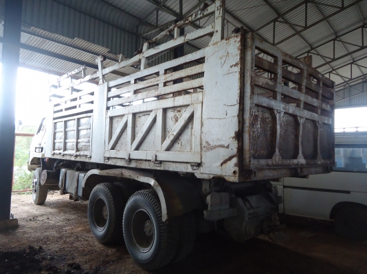 รถ 10ล้อ 2เพลาดัมพ์ 225แรง