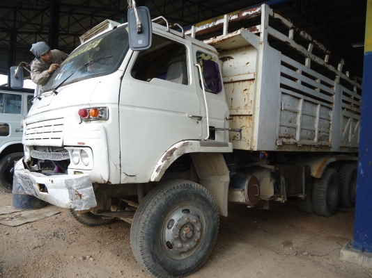 รถ 10ล้อ 2เพลาดัมพ์ 225แรง