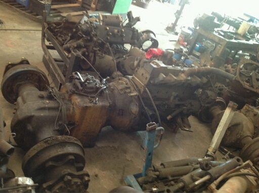 ขายเครื่องยนต์ komatsu 6d95 พร้อมเกียร์เฟืองท้าย