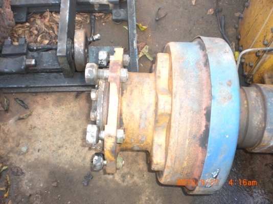 ขายเครื่องยนต์ komatsu 6d95 พร้อมเกียร์เฟืองท้าย ขายเครื่องยนต์ komatsu 6d95 พร้อมเกียร์เฟืองท้าย