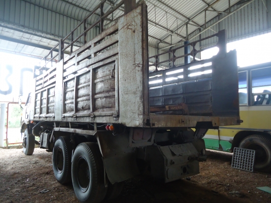 รถ 10ล้อนิสสัน30M 2เพลาดัมพ์ 225แรง