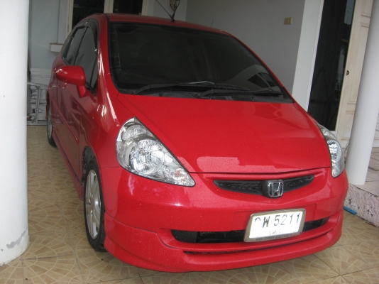 ขายรถบ้านสภาพดีมาก Honda Jazz IDSI ตัว Top สีแดง ปี 2548
