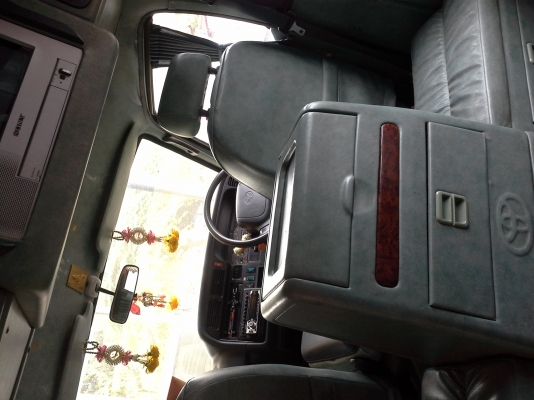 รถตู้ TOYUTA