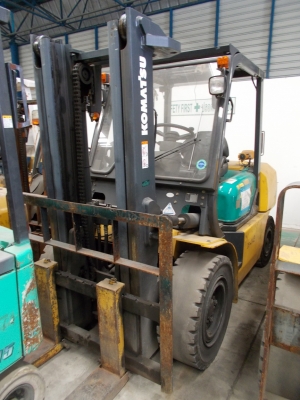 รถฟอร์คลิฟท์เครื่องยนต์เบนซิน ขนาด 4.5ตัน Komatsu รุ่น:FG45T-7 ซีเรียล:106765 ปี:2005 ชั่วโมง:3,221 เสาสูง นำเข้าจากประเทศยี่ปุ่น