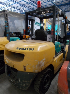 รถฟอร์คลิฟท์เครื่องยนต์เบนซิน ขนาด 4.5ตัน Komatsu รุ่น:FG45T-7 ซีเรียล:106765 ปี:2005 ชั่วโมง:3,221 เสาสูง นำเข้าจากประเทศยี่ปุ่น