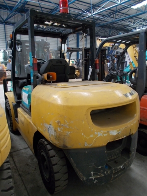 รถฟอร์คลิฟท์เครื่องยนต์เบนซิน ขนาด 4.5ตัน Komatsu รุ่น:FG45T-7 ซีเรียล:106765 ปี:2005 ชั่วโมง:3,221 เสาสูง นำเข้าจากประเทศยี่ปุ่น