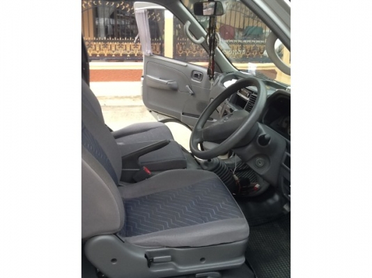NISSAN URVAN 3.0 ZDI ปี2004