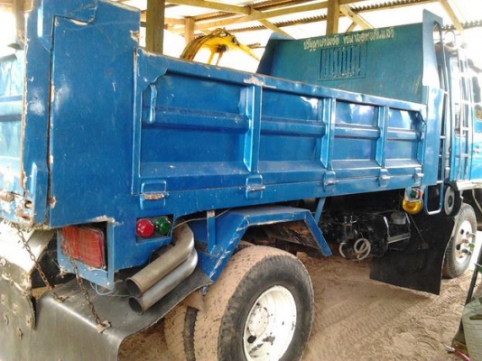ขาย6ล้อดั๊มดินสวยๆ HINO FD3HJA  HO7D 195HP แห้งจัด แรงดี ช่วงล่างคัสซีดี ซับบนล่างแข็งแรงพร้อมลุยงานหนัก กระบะดั๊มเหล็ก สภาพสวยพื้นดีข้างดี หัวบางสวยภายในครบ แอร์ พ.พาวเวอร์ ทริฟฟี่ ยางดี6เส้น สีสีนสวย พร้อมใช้ พร้อมลุยงาน เอกสารเล่มทะเบียนครบ ราคาต่อรองไ