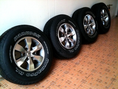 แม็กซ์และยางฟอร์จูนเนอร์ ขอบ16 นิ้ว ขนาด 265-70-16 Hankook 09 สภาพยางตามรูปเลยครับ วิ่งได้ปกติ เพิ่งถอดเปลี่ยนแม็กซ์ชุดใหม่ ราคาต่อรองได้ แม็กซ์และยางฟอร์จูนเนอร์ ขอบ16 นิ้ว ขนาด 265-70-16 Hankook 09 สภาพยางตามรูปเลยครับ วิ่งได้ปกติ เพิ่งถอดเปลี่ยนแม็กซ์ชุดใหม่ ราคาต่อรองได้