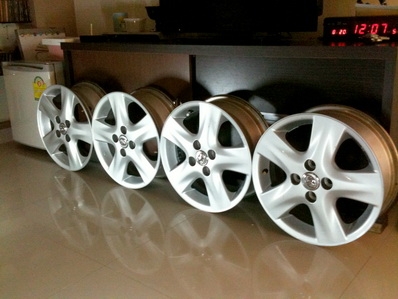 ชุดละ 5,500- แม็กซ์ 15 นิ้ว ขนาด 4 รู100 ยาริส วิออส และสี่รูรุ่นอื่นได้หมดครับ ชุดละ 5,500- แม็กซ์ 15 นิ้ว ขนาด 4 รู100 ยาริส วิออส และสี่รูรุ่นอื่นได้หมดครับ