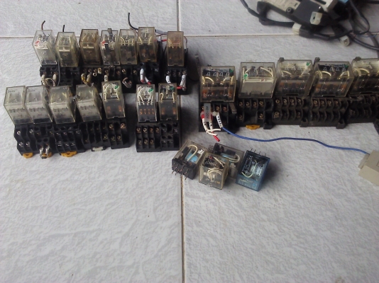 มาใหม่รีเลย์ omron ของผลิตที่ญี่ปุ่น มีหลายแรงดันให้เลือกใช้ตั้งแต่ 12-220V. ชุดคอนแทคคั้งแต่ 2 ชุด