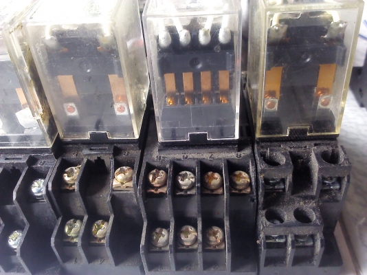 มาใหม่รีเลย์ omron ของผลิตที่ญี่ปุ่น มีหลายแรงดันให้เลือกใช้ตั้งแต่ 12-220V. ชุดคอนแทคคั้งแต่ 2 ชุด