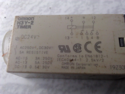 ตัวตั้งเวลาตั้วเล็ก omron .ใช้ไฟ 24 V.ตั้งเวลาได้ 0 - 100 วินาทีใช้ง่าย มีโหมดการทำงานเดียว