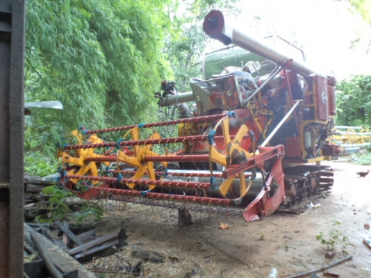 รถเกี่ยวข้าว ไทยเส็งยนต์