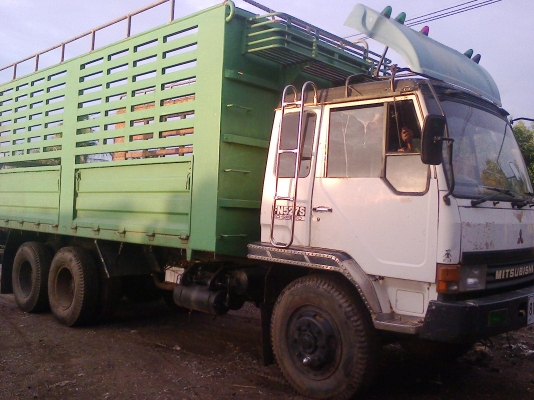 ต้องการขายรถบรรทุก10 ล้อ MITSUBISHI