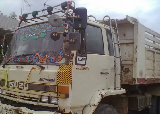 ISUZU ROCKY FXZ 210 HP 6SA1 สิบล้อดั๊มพ์ 2 เพลา กระบะดั๊มพ์เหล็ก 12 ตันสภาพดีไม่มีผุกร่อน เครื่องแน่นแรงดี ภายในเก๋งคอนโซลครบพร้อม พวงมาลัยเพาเวอร์ ระบบเบรคทริ๊ปฟี้ครบ ช่วงล่างคัชซีไม่มีบวม ยางสภาพดี 70\% พร้อมบรรทุกพร้อมใช้งาน เอกสารทะเบียนครบพร้อมโอน ราค