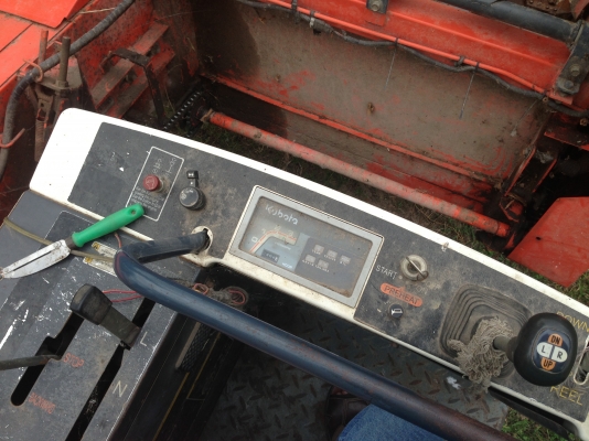 รถเกียว คูโบต้า  มีภาพวีดีโอ รุ่น DC 60 รถใช้งานมาแล้ว 2462 ช ม  รถมือหนึ่ง ป้ายแดง รถสวยพร้อมใช้งาน เครื่องยนต์ดี ช่วงล่างดี สนใจติดต่อ 081-9972972 089-8451778 คุณ ชัยยามินิมาท์ร