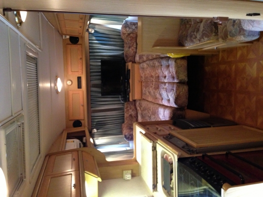 ขายรถบ้าน CARAVAN  นำเข้าจากอังกฤษ ภายในสวยๆมีห้องน้ำ ห้องครัว ที่นั่งเล่น ที่นอน มีแอร์ ทีวี UBC ครบ ขายถูก ราคา 400000 บาท โทร 085-2138270 เอ็มคับ