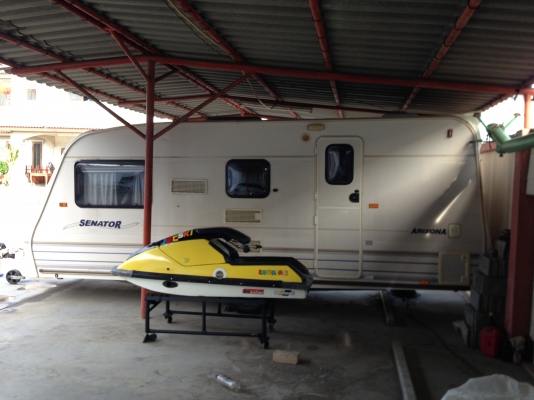 ขายรถบ้าน CARAVAN  นำเข้าจากอังกฤษ ภายในสวยๆมีห้องน้ำ ห้องครัว ที่นั่งเล่น ที่นอน มีแอร์ ทีวี UBC ครบ ขายถูก ราคา 400000 บาท โทร 085-2138270 เอ็มคับ