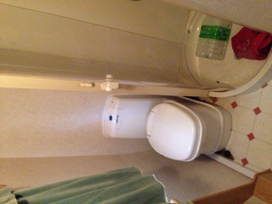 ขายรถบ้าน CARAVAN  นำเข้าจากอังกฤษ ภายในสวยๆมีห้องน้ำ ห้องครัว ที่นั่งเล่น ที่นอน มีแอร์ ทีวี UBC ครบ ขายถูก ราคา 400000 บาท โทร 085-2138270 เอ็มคับ