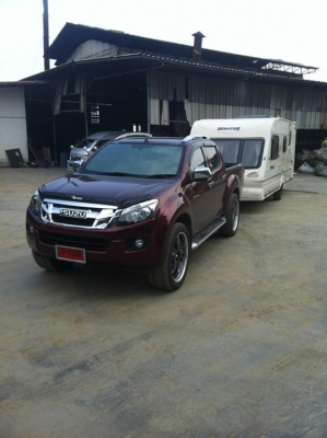 ขายรถบ้าน CARAVAN  นำเข้าจากอังกฤษ ภายในสวยๆมีห้องน้ำ ห้องครัว ที่นั่งเล่น ที่นอน มีแอร์ ทีวี UBC ครบ ขายถูก ราคา 400000 บาท โทร 085-2138270 เอ็มคับ