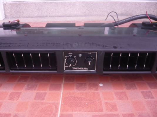 ขายตู้แอร์หน้าปรับได้แบบสี่ช่อง YOKOHAMA