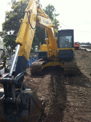 ขายแม็กโค KOMATSU PC120 รุ่น 3 พร้อมใช้งาน ถูกๆไปเลยจอดไว้ไม่ค่อยได้ใช้ เส็ดงานแล้วเลยขาย ถูกๆไป 460000 บาท โทร 081-8097225 พิมล 085-2138270 เอ็ม