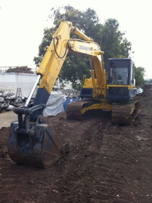 ขายแม็กโค KOMATSU PC120 รุ่น 3 พร้อมใช้งาน ถูกๆไปเลยจอดไว้ไม่ค่อยได้ใช้ เส็ดงานแล้วเลยขาย ถูกๆไป 460000 บาท โทร 081-8097225 พิมล 085-2138270 เอ็ม