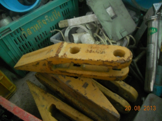 ชุดเหล็กติดกับกระบะตักดินของรถแมคโคร(มี10อัน)