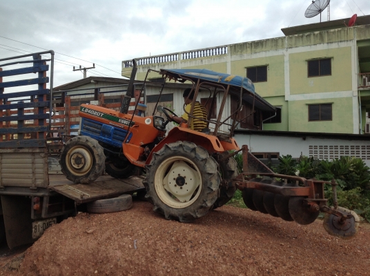 ปัญญาแทรคเตอร์มาแล้ว...จัดมาให้ครับ คูโบต้า L 2402 DT  พร้อมผาน 5x22