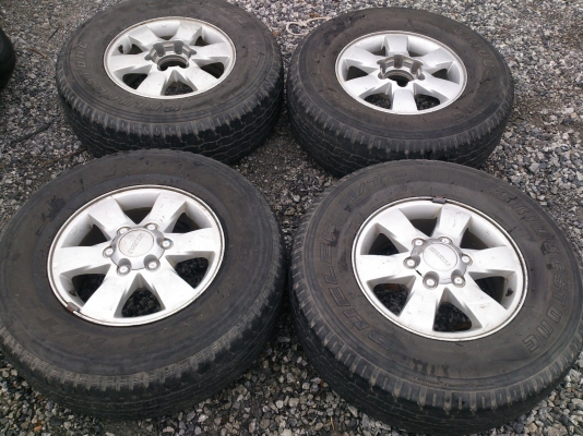 ขายแม็กISUZUพร้อมยางบริสโตร์265/70R16 ยางปี10 จำนวน 1 ชุด