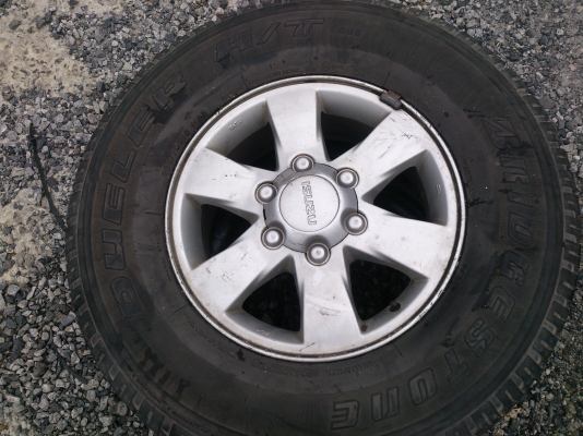 ขายแม็กISUZUพร้อมยางบริสโตร์265/70R16 ยางปี10 จำนวน 1 ชุด