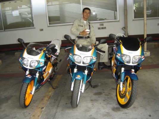 NSR 150 SP PROARM ทำสีใหม่ ทั้งคัน สวยมาก สีเขียวส้ม ลาย REPSOL ลายสนาม รถ แข่ง ทำสีใหม่ ขาย -35900 บาท เท่า นั้น หมดแล้ว หมด เลย ครับ สนใจติด ต่อ คุณ เจ โทร. 0808051985 อยู่ที่  สีลม ซอย 10 บางรัก กทม