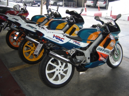 NSR 150 SP PROARM ทำสีใหม่ ทั้งคัน สวยมาก สีเขียวส้ม ลาย REPSOL ลายสนาม รถ แข่ง ทำสีใหม่ ขาย -35900 บาท เท่า นั้น หมดแล้ว หมด เลย ครับ สนใจติด ต่อ คุณ เจ โทร. 0808051985 อยู่ที่  สีลม ซอย 10 บางรัก กทม