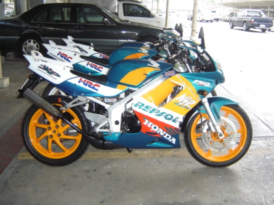 NSR 150 SP PROARM ทำสีใหม่ ทั้งคัน สวยมาก สีเขียวส้ม ลาย REPSOL ลายสนาม รถ แข่ง ทำสีใหม่ ขาย -35900 บาท เท่า นั้น หมดแล้ว หมด เลย ครับ สนใจติด ต่อ คุณ เจ โทร. 0808051985 อยู่ที่  สีลม ซอย 10 บางรัก กทม