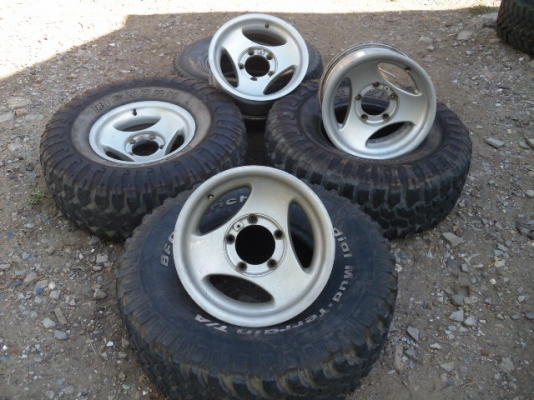 คุณมอสจองแล้ว.ขอบคุณที่ไว้วางใจในการโอนเงิน..ออฟโรด ขายถูกๆล้อแม๊กซ์15พร้อมยางๆน่าจะใช้ได้3เส้นทั้งหมด2200บาทมารับเอง