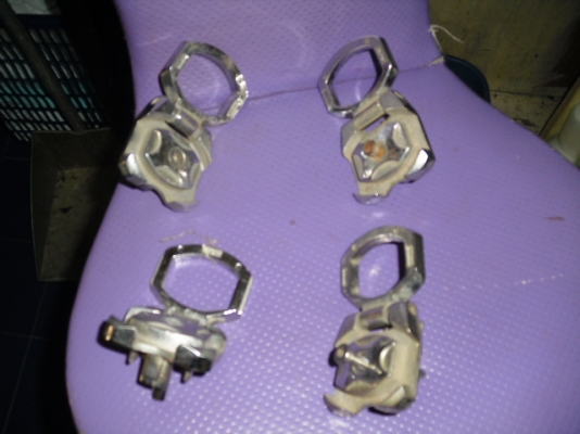 ขายแม๊กซ์ลายเนอร์nissan big m แค๊ป มีชิ้นเดียวสภาพเกือบใหม่มีหูให้ด้วย