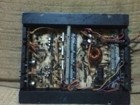 ขายแอมป์ EVI รุ่น RS-9250(4ch) ข้างหน้ามันลางๆใช้ได้ปกติเสียงดีน่ะครับ