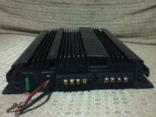 ขายแอมป์ EVI รุ่น RS-9250(4ch) ข้างหน้ามันลางๆใช้ได้ปกติเสียงดีน่ะครับ