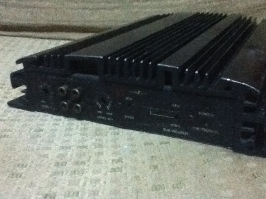 ขายแอมป์ EVI รุ่น RS-9250(4ch) ข้างหน้ามันลางๆใช้ได้ปกติเสียงดีน่ะครับ