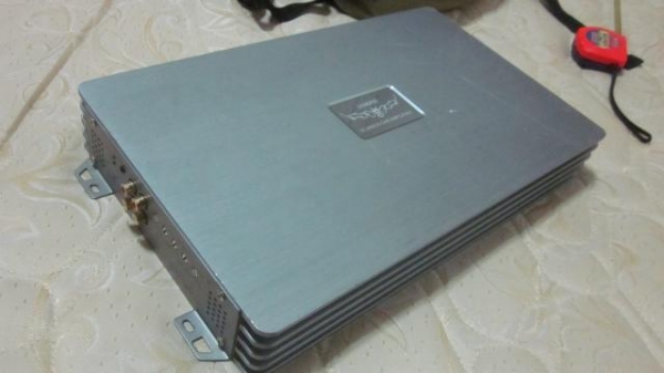 ขายชุดเครื่องเสียงรถยนต์พร้อมตู้ 9500 บาท ขายชุดเครื่องเสียงรถยนต์พร้อมตู้ 9500 บาท