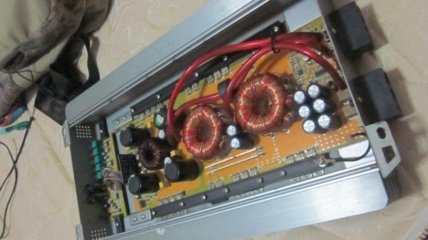 ขายชุดเครื่องเสียงรถยนต์พร้อมตู้ 9500 บาท ขายชุดเครื่องเสียงรถยนต์พร้อมตู้ 9500 บาท