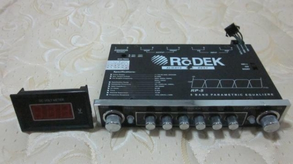 ขายชุดเครื่องเสียงรถยนต์พร้อมตู้ 9500 บาท ขายชุดเครื่องเสียงรถยนต์พร้อมตู้ 9500 บาท