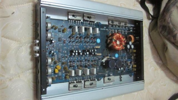 ขายชุดเครื่องเสียงรถยนต์พร้อมตู้ 9500 บาท ขายชุดเครื่องเสียงรถยนต์พร้อมตู้ 9500 บาท