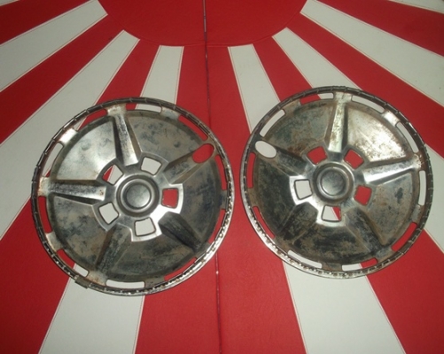 ขายฝาตบล้อ TOYOTA  จำนวน 2 ฝาสภาพสวยๆครับ  มีตรา TEQ