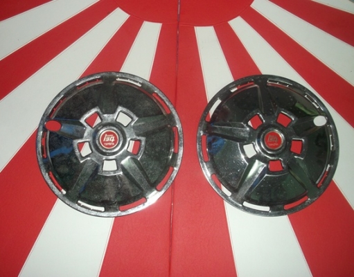 ขายฝาตบล้อ TOYOTA  จำนวน 2 ฝาสภาพสวยๆครับ  มีตรา TEQ