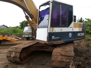 ขายKOMATSU PC 120-5สภาพสวยพร้อมใช้ ติดต่อได้ทีคุณ อ๊อฟ พิจิตร 086-737-9991