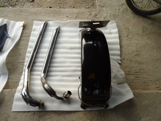 ขายท่อและบังโคลนท้าย แดร็กสตาร์ และ ชิว cb 400 , cb1300