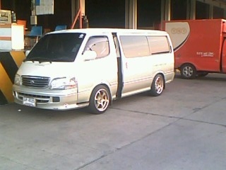 ขายดาวhiace superwagon ปี03 ติดแก๊ส LPG กระจกไฟฟ้า แม็คขอบ 17  150000คับ 081 2957003 ทศ จะไปออกไอ้โม่งมาวิ่งทัวร์คับ